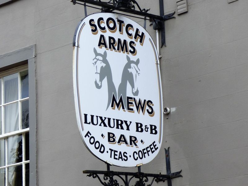 (Pub, Sign). Published on 04-08-2018
