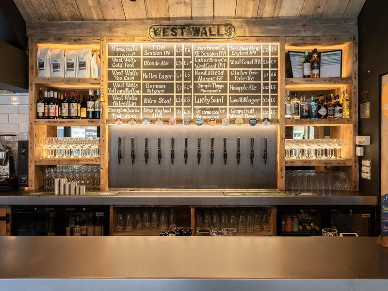 (Pub, Bar). Published on 08-10-2024 