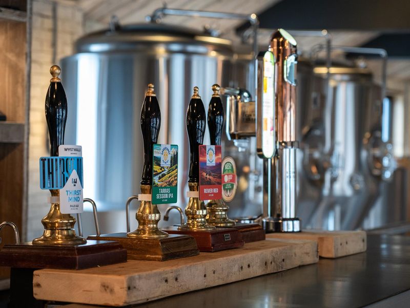 (Pub, Bar). Published on 08-10-2024 