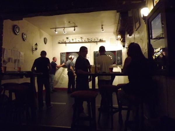 (Pub, Bar). Published on 12-09-2015