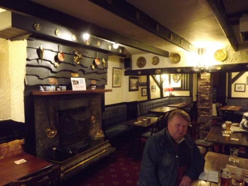 Angel Alston lounge. (Pub, Bar). Published on 28-03-2014