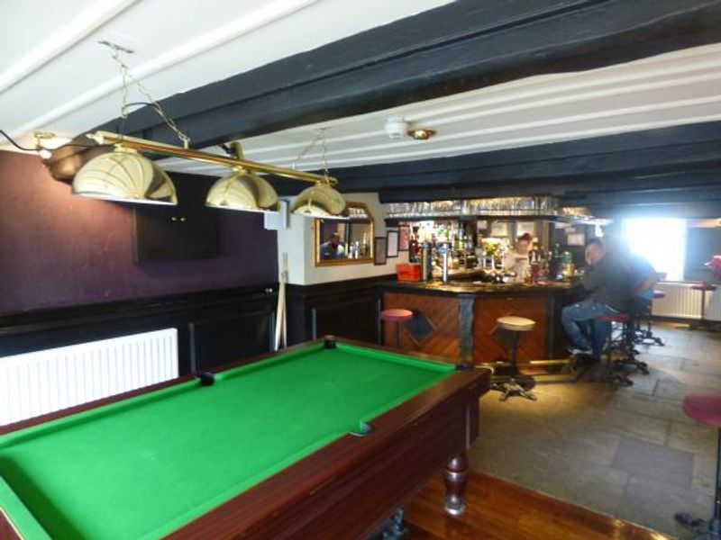 (Pub, Bar). Published on 04-09-2015