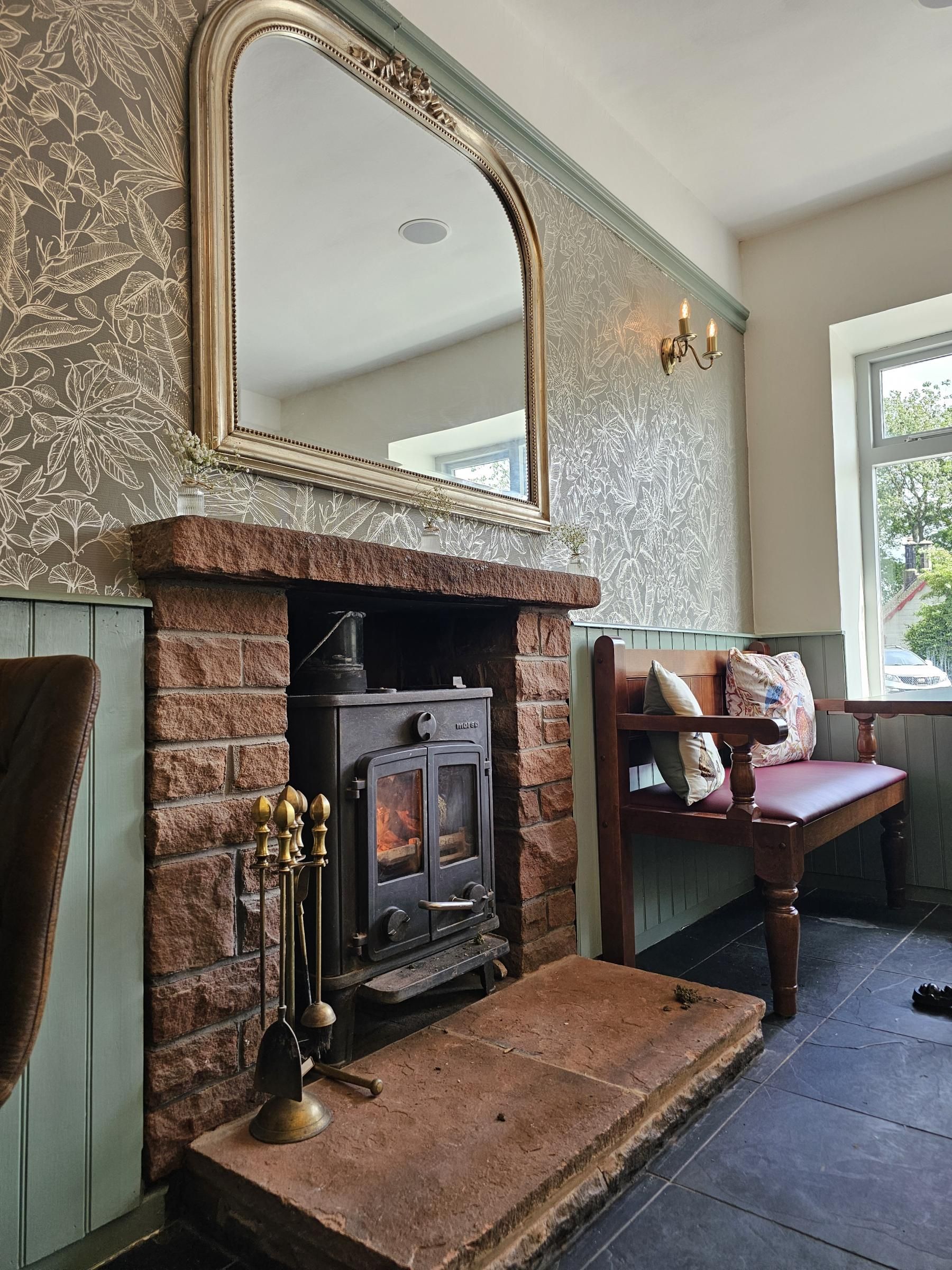 Fireplace. (Pub, Bar). Published on 21-09-2026