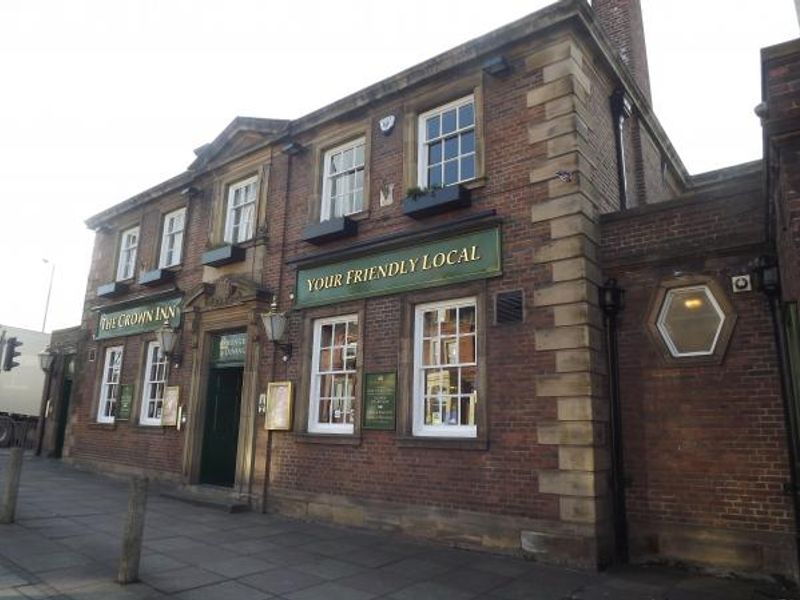 Crown Inn Stanwix Carlisle pre 2018. (Pub, External). Published on 14-04-2014
