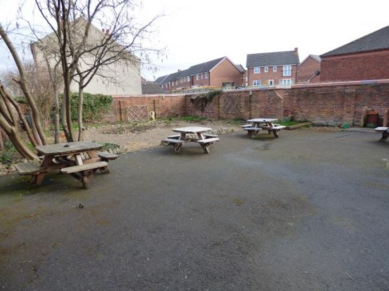 (Pub, Garden). Published on 05-04-2015