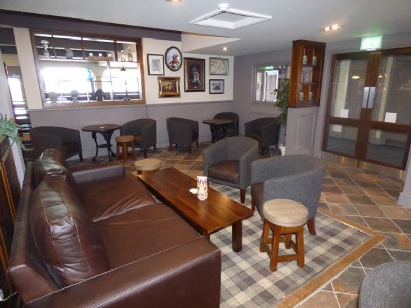 (Pub, Bar). Published on 17-08-2015