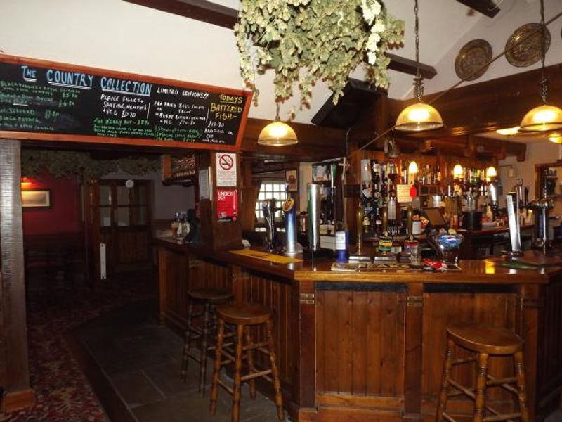 Crown & Thistle Rockcliffe bar. (Pub, Bar). Published on 14-04-2014