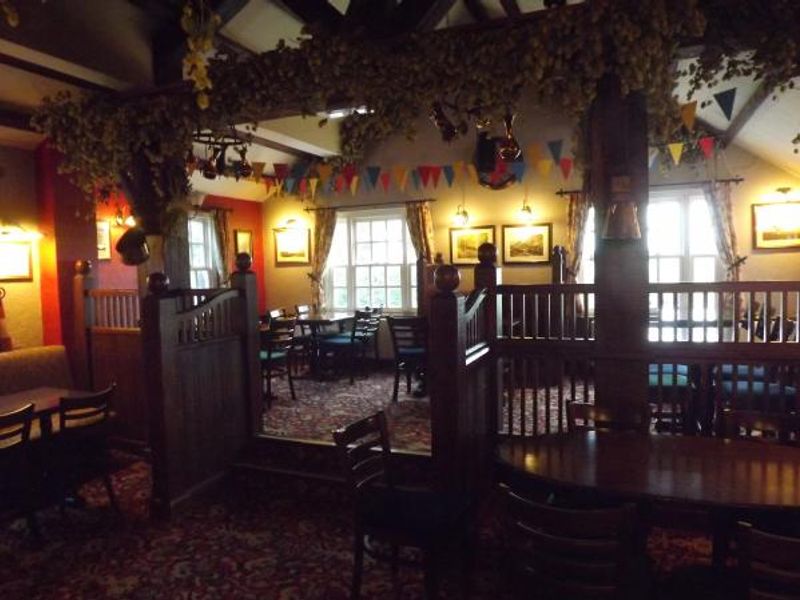 Crown & Thistle rockcliffe lounge. (Pub, Bar). Published on 14-04-2014