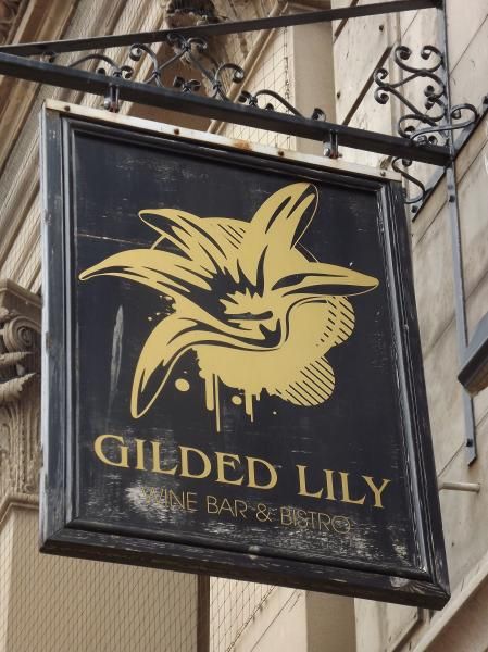 (Pub, Sign). Published on 24-06-2014