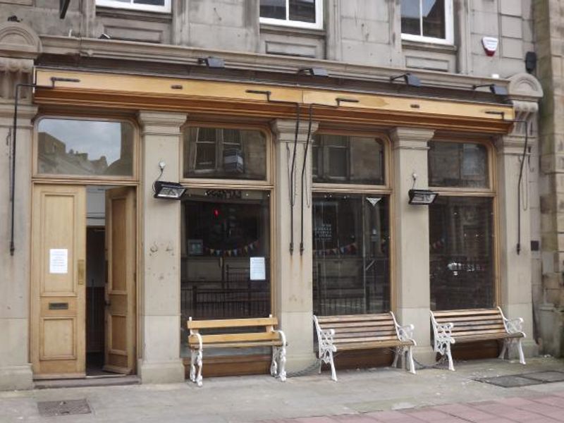 (Pub, Bar). Published on 24-06-2014