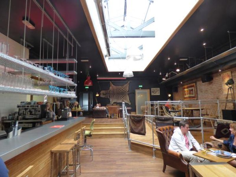 (Pub, Bar). Published on 25-07-2015