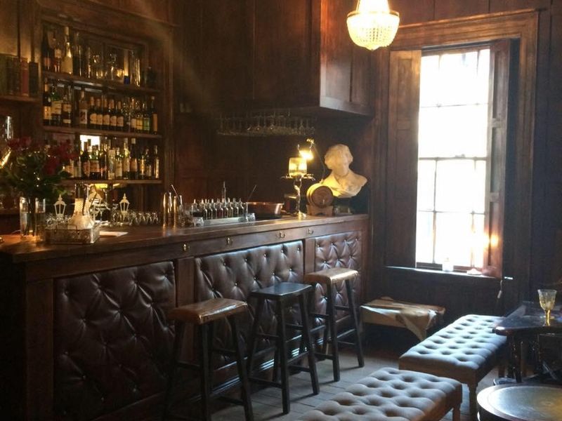 (Pub, Bar). Published on 29-12-2017