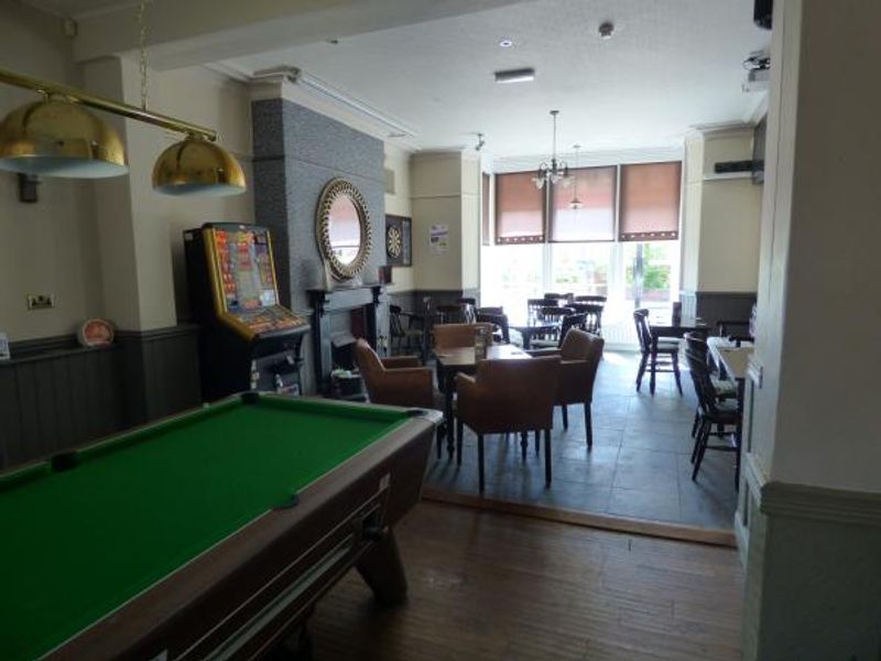 (Pub, Bar). Published on 11-05-2015