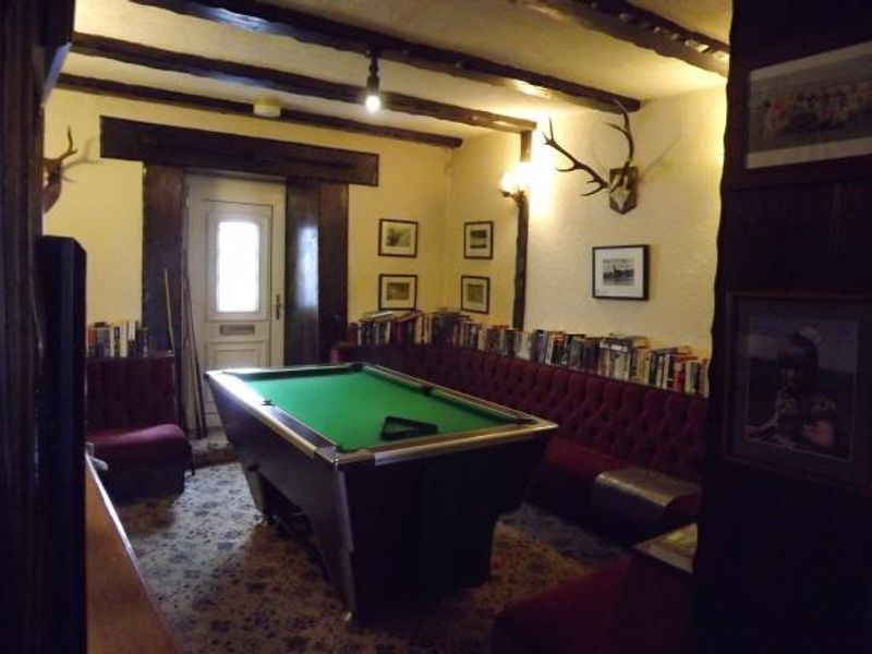 Highland Laddie Glasson library . (Pub, Bar). Published on 15-04-2014