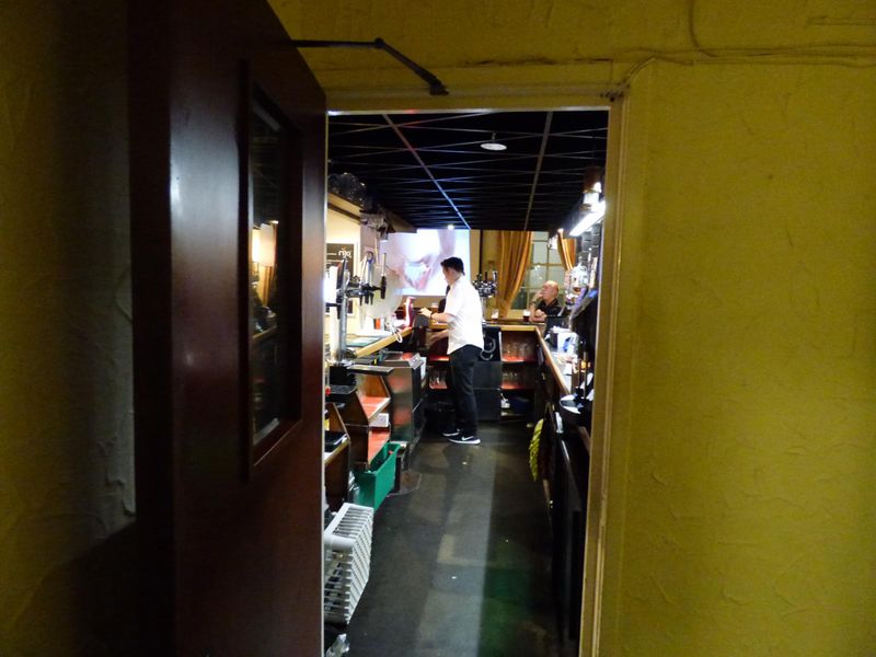 (Pub, Bar). Published on 04-08-2018
