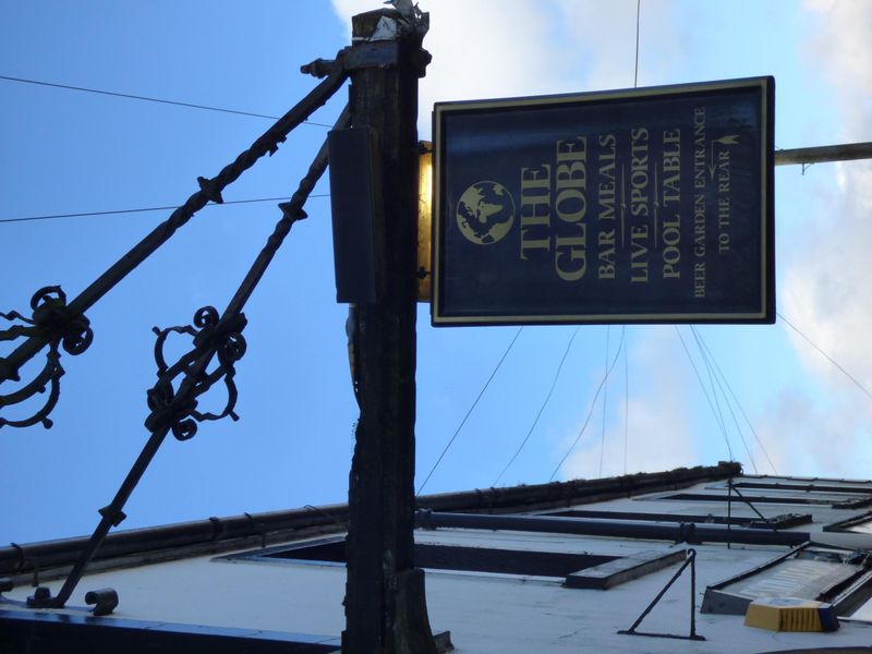 (Pub, Sign). Published on 20-02-2017