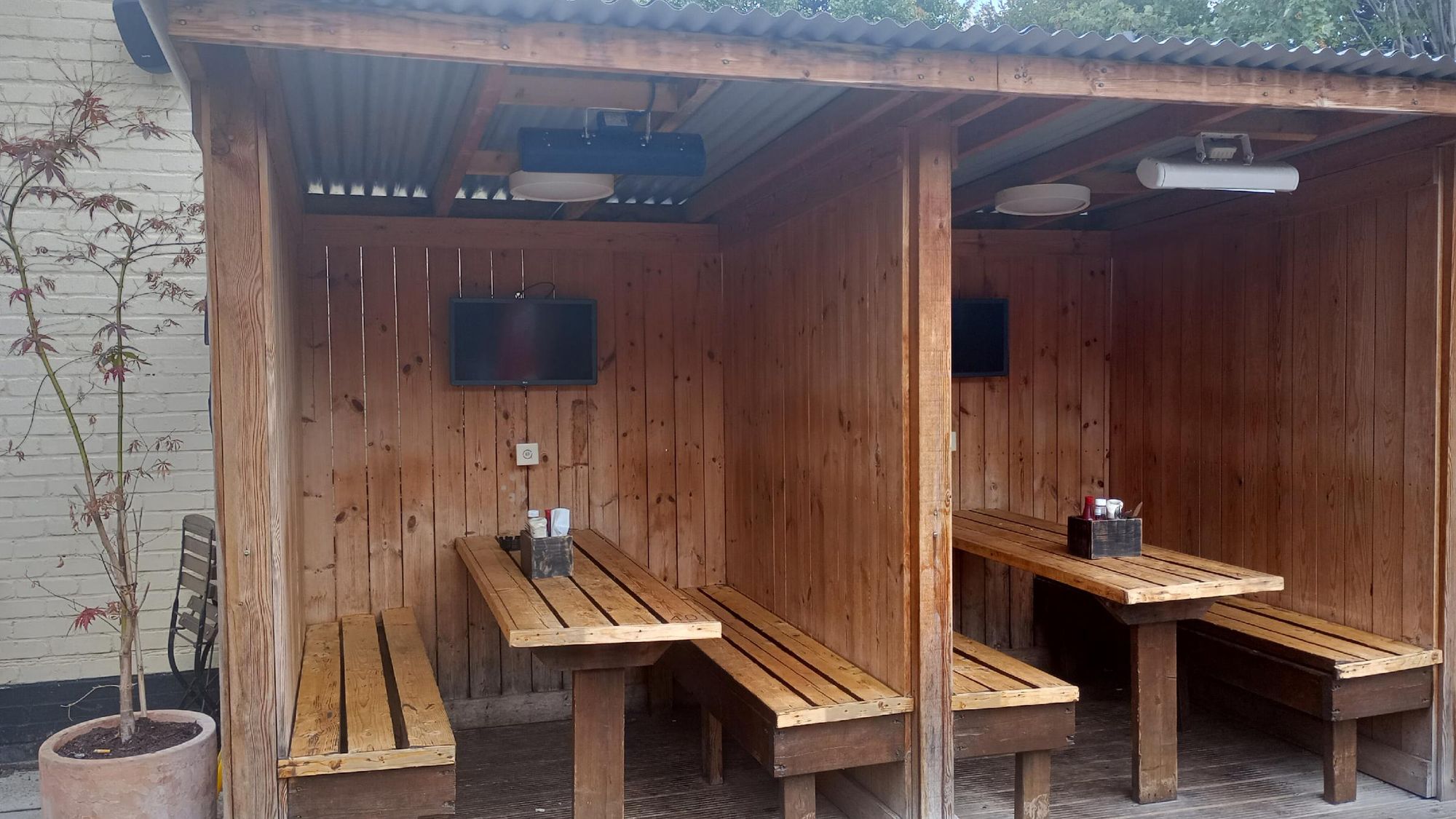 Argyll, Henley - Garden booths with TVs - Sep 2026. (Pub, Garden). Published on 21-09-2026