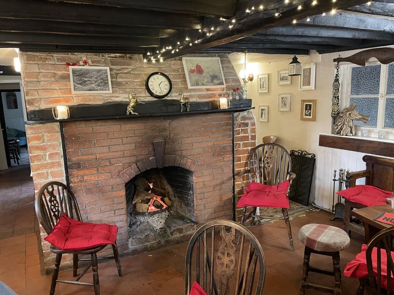 Black Horse, Checkendon - fireplace nearest bar Feb 2023. (Pub, Bar). Published on 06-03-2023