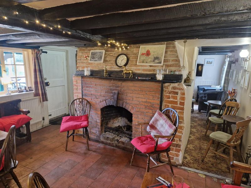 Black Horse, Checkendon - bar room fireplace - Feb 2024. (Pub, Bar). Published on 29-02-2024