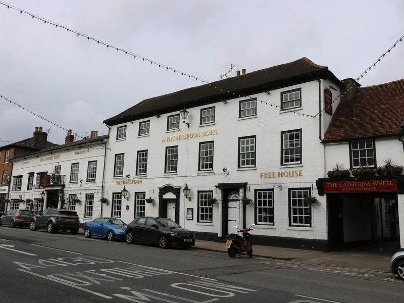 Henley-on-Thames - Catherine Wheel - looking north-west Feb 2026. (Pub, External). Published on 08-04-2026 