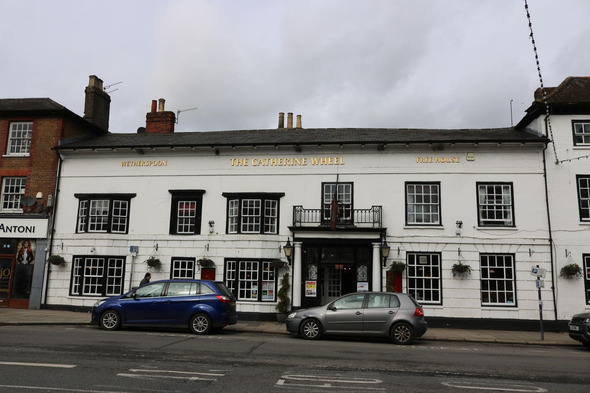 Henley-on-Thames-Catherine Wheel - western block - looking north. (Pub, External). Published on 08-04-2026