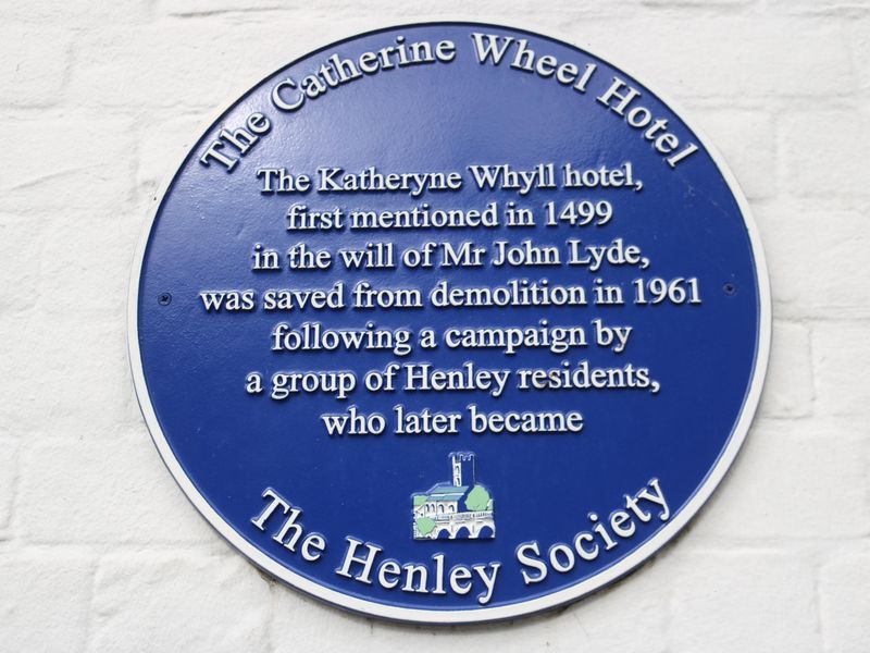 Henley-on-Thames - Catherine Wheel - Henley Society plaque [IMG_. (External). Published on 08-04-2026 
