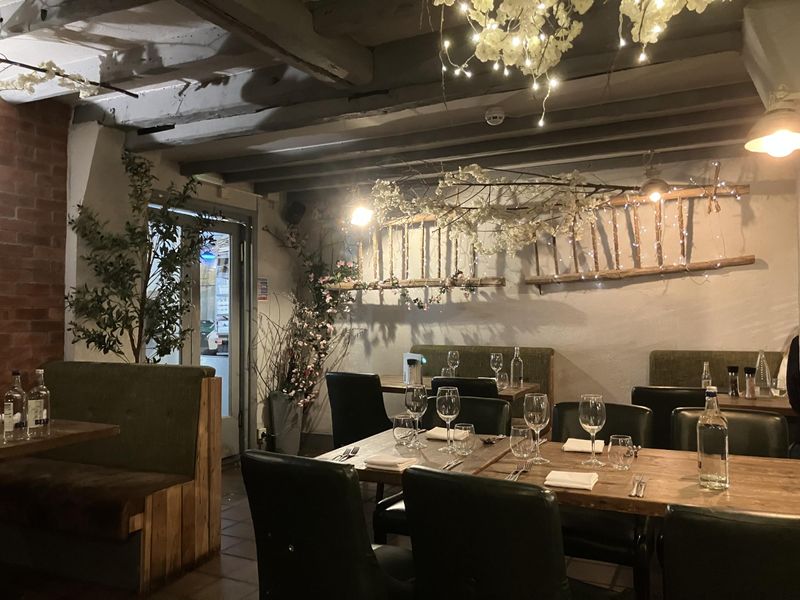 Chequers, Burcot - restaurant - April 2026. (Restaurant). Published on 10-04-2026 