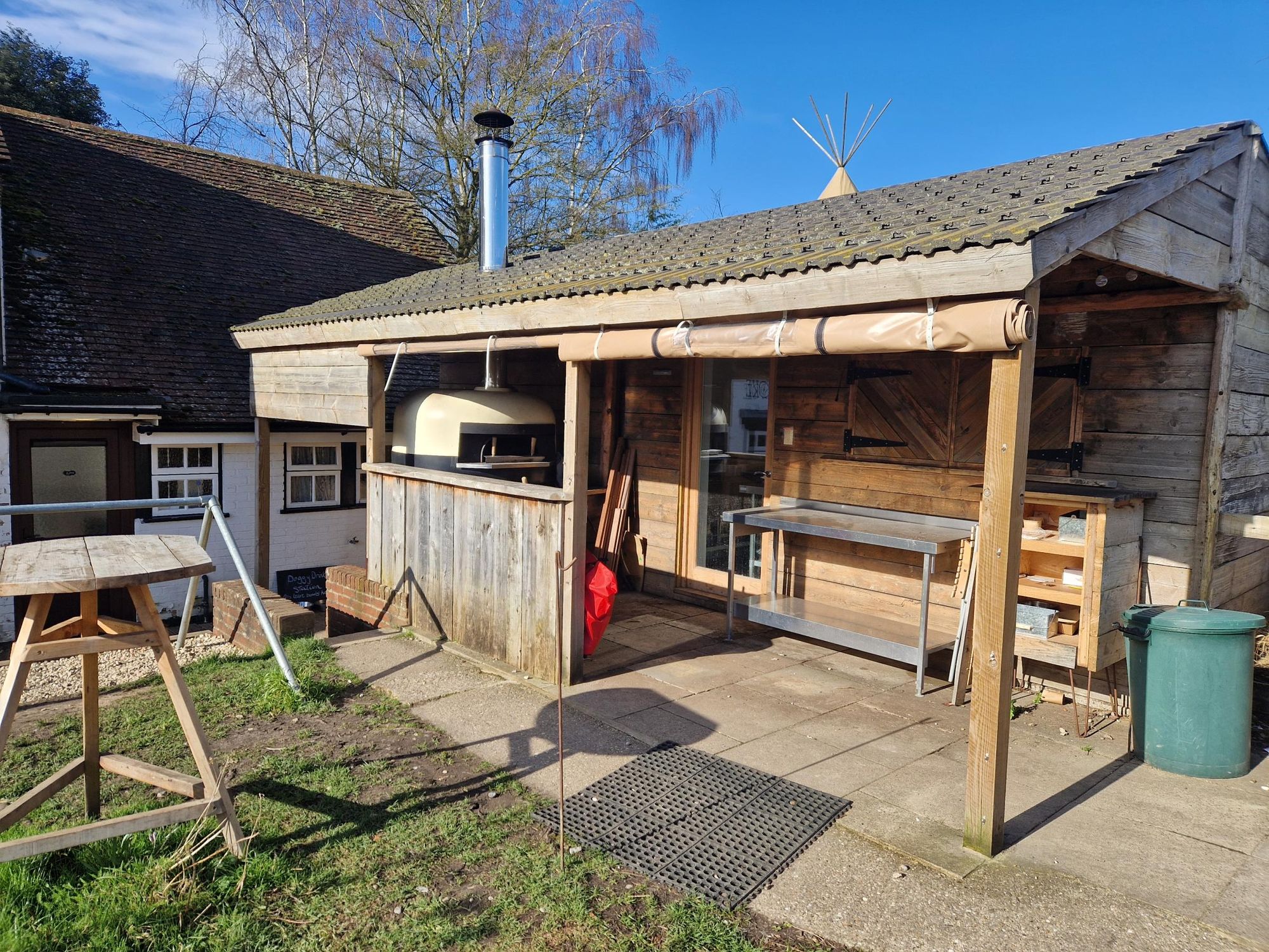 Spire & Spoke, Watlington - outdoor pizza - Feb 2024. (External, Garden). Published on 01-03-2024