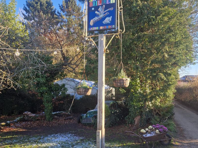 Crooked Billet, Stoke Row - New Pub Sign - Jan 2026. (Sign). Published on 05-01-2026 