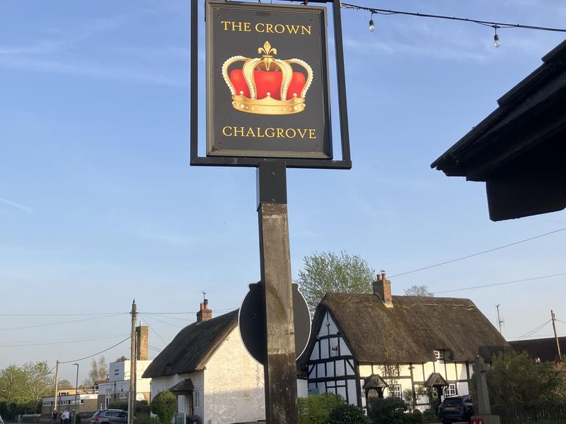 Crown, Chalgrove - pub sign - April 2026. (Sign). Published on 10-04-2026 