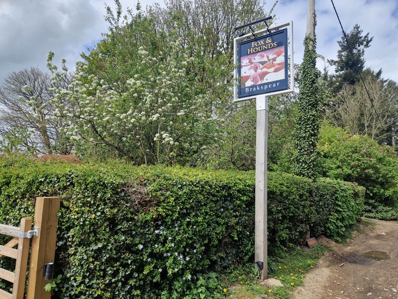 Fox & Hounds, Christmas Common - Pub sign - Apr 2026. (Sign, Key). Published on 15-05-2026 