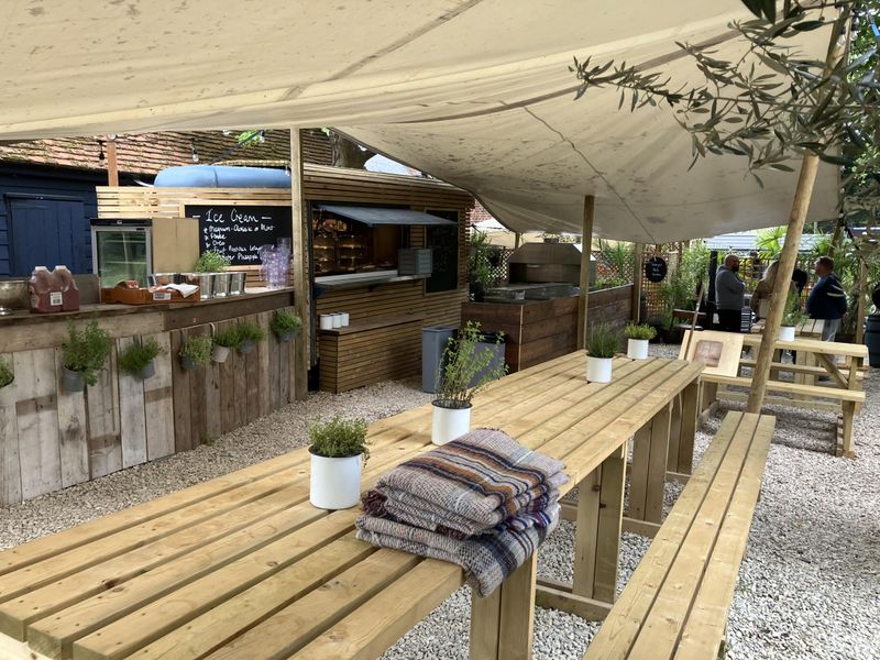 horsebox bar in courtyard garden. (Garden). Published on 20-05-2025 