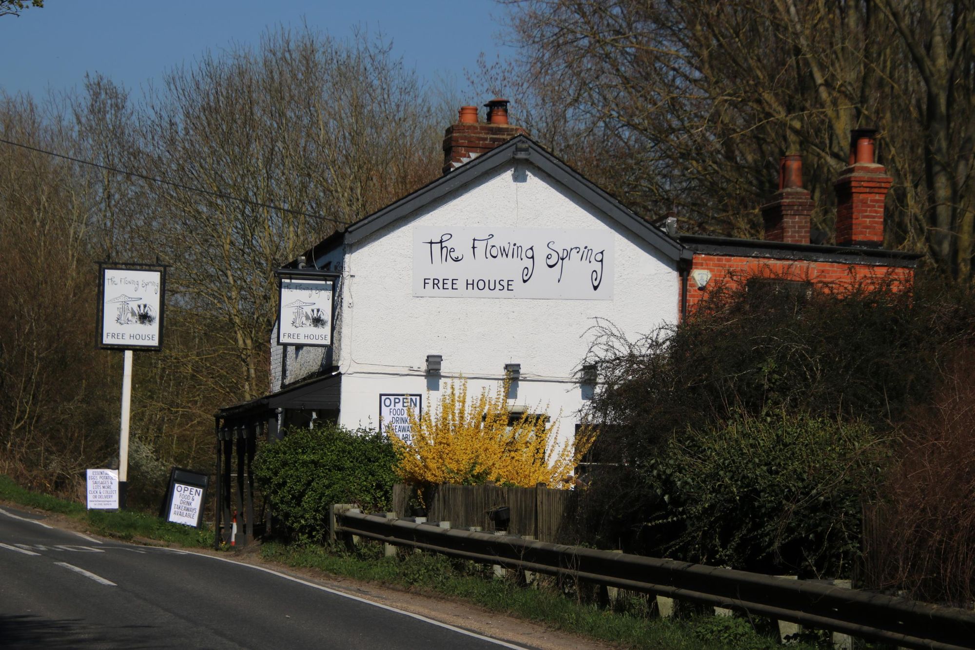 Flowing Spring, Playhatch - from A4155 - looking NE - Mar 2020. (Pub, External). Published on 18-11-2020
