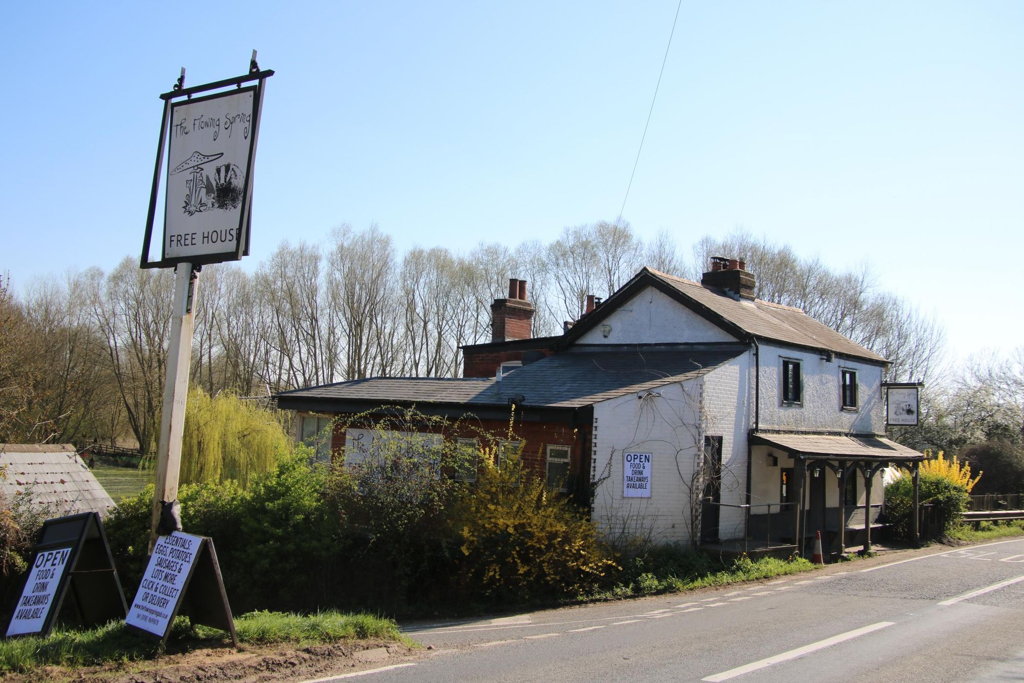 Flowing Spring, Playhatch - from A4155 - looking SW - Mar 2020. (Pub, External, Key). Published on 18-11-2020