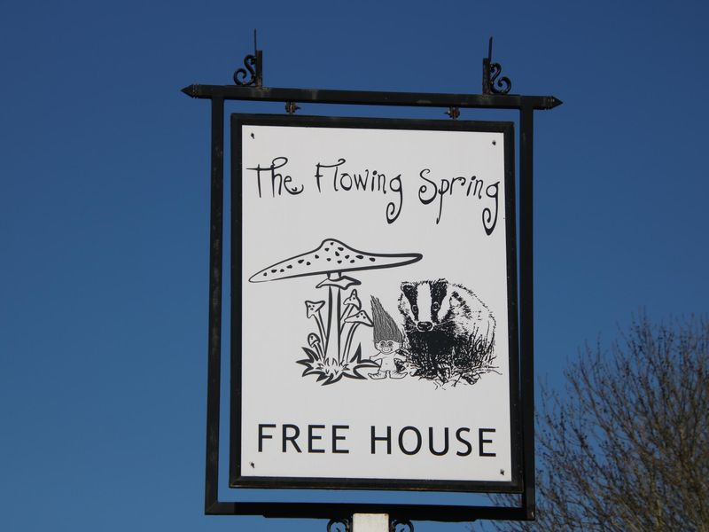 Flowing Spring, Playhatch - sign [IMG_4160] - Mar 2020. (Pub, Sign). Published on 18-11-2020