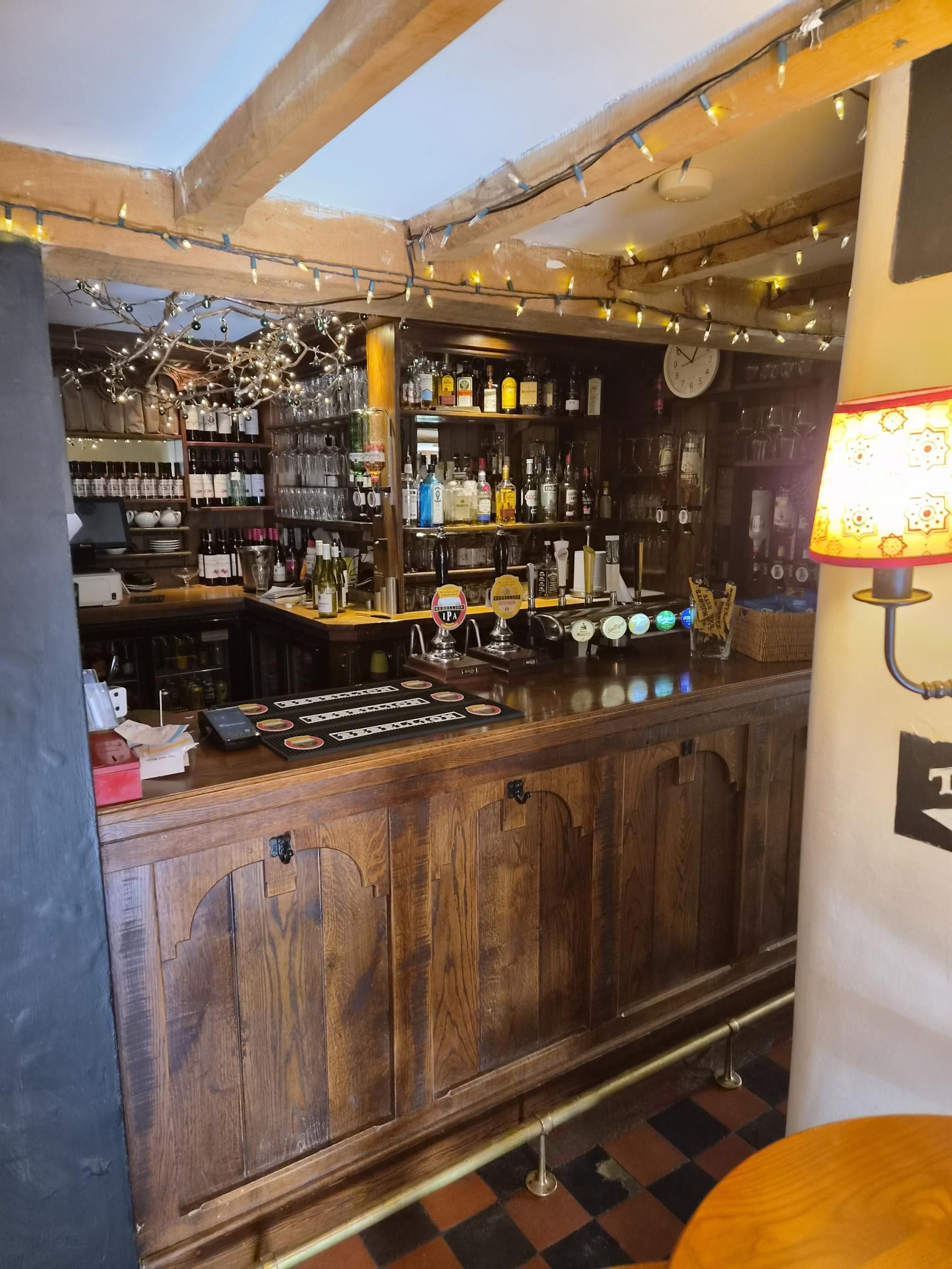 Half Moon, Cuxham - Pub bar - Oct 2026. (Pub, Bar). Published on 12-10-2026