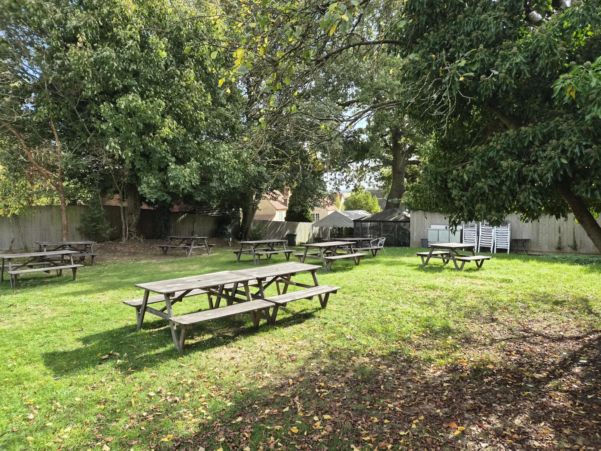 Half Moon, Cuxham - Pub garden - Oct 2026. (Pub, Garden). Published on 12-10-2026