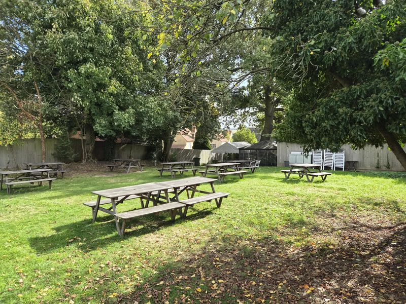 Half Moon, Cuxham - Pub garden - Oct 2026. (Pub, Garden). Published on 12-10-2026 