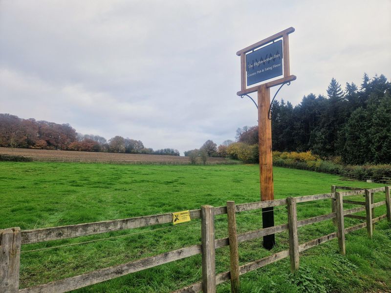 Highwayman, Exlade St - Pub Sign. (External, Sign). Published on 17-11-2024 