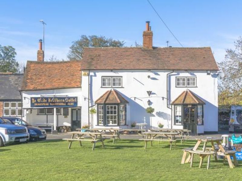 Leathern Bottle, Lewknor - looking north-west (2013). (Pub, External). Published on 19-11-2013 