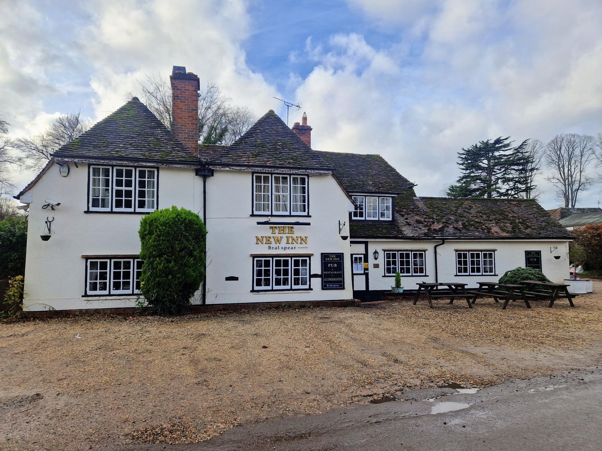 New Inn, Kidmore End - exterior - Dec 2025. (Pub, External, Key). Published on 21-01-2026