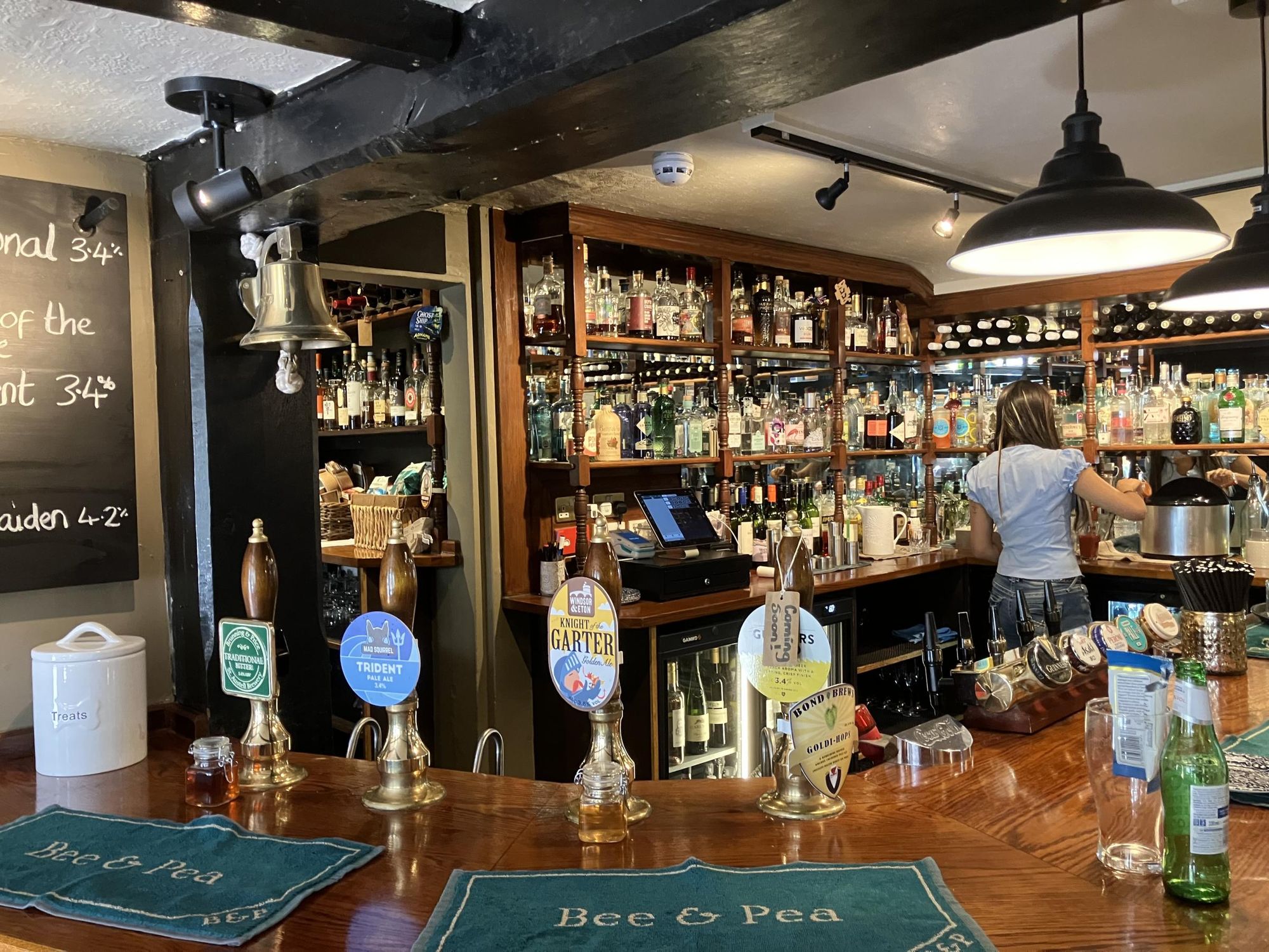 Packhorse, Mapledurham - Bar - Aug 2026. (Pub, Bar). Published on 23-08-2026