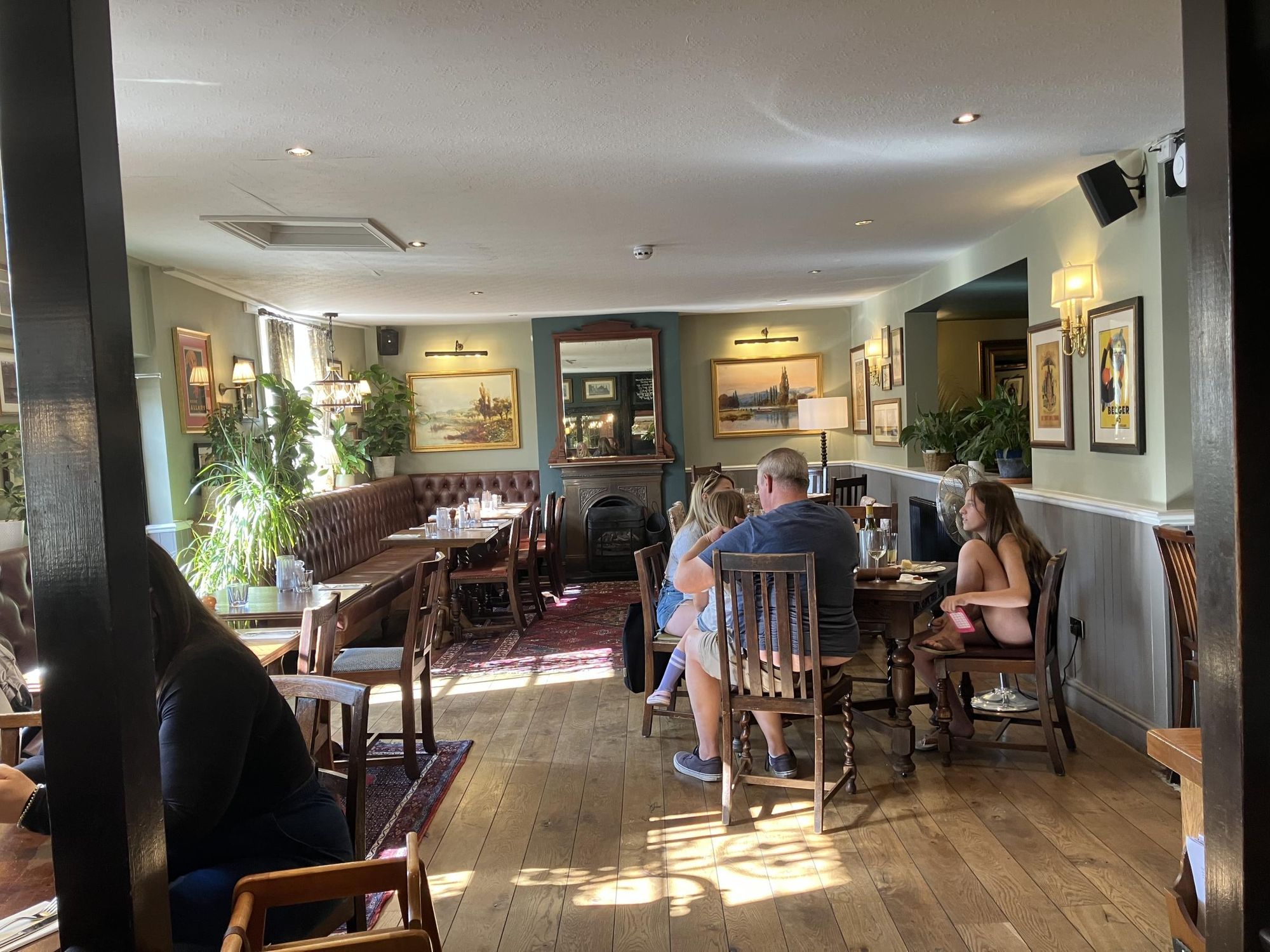 Packhorse, Mapledurham - Dining Area I - Aug 2026. (Pub, Restaurant). Published on 23-08-2026