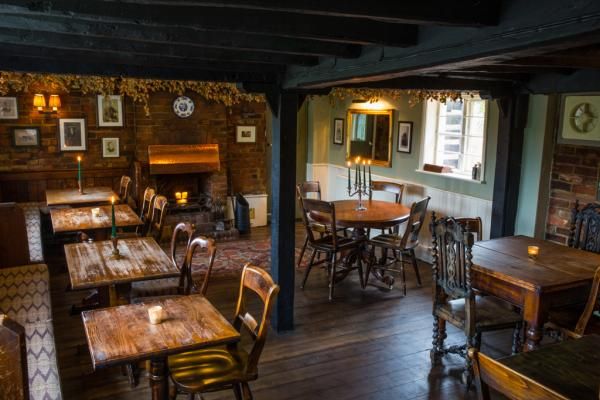 (Pub, Restaurant). Published on 08-11-2014