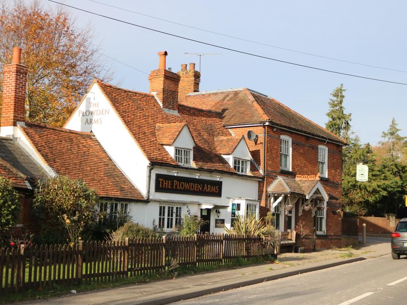 Shiplake - Plowden Arms - looking north-east - 2019 Oct. (Pub, External). Published on 17-03-2022