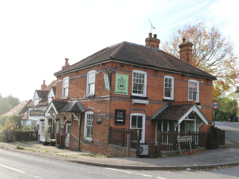 Shiplake - Plowden Arms - looking west - 2019 Oct. (Pub, External). Published on 18-03-2022