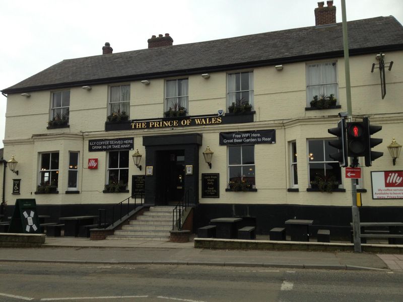 Prince of Wales, Didcot - looking south-south-east Mar 2014. (Pub, External). Published on 08-12-2021