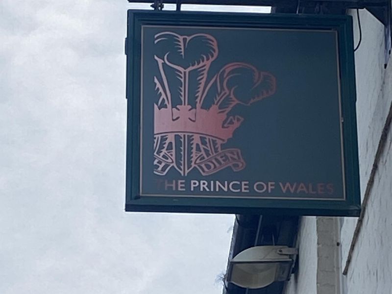 Prince of Wales, Didcot - pub sign looking east Feb 2023. (Pub, Sign). Published on 18-02-2023
