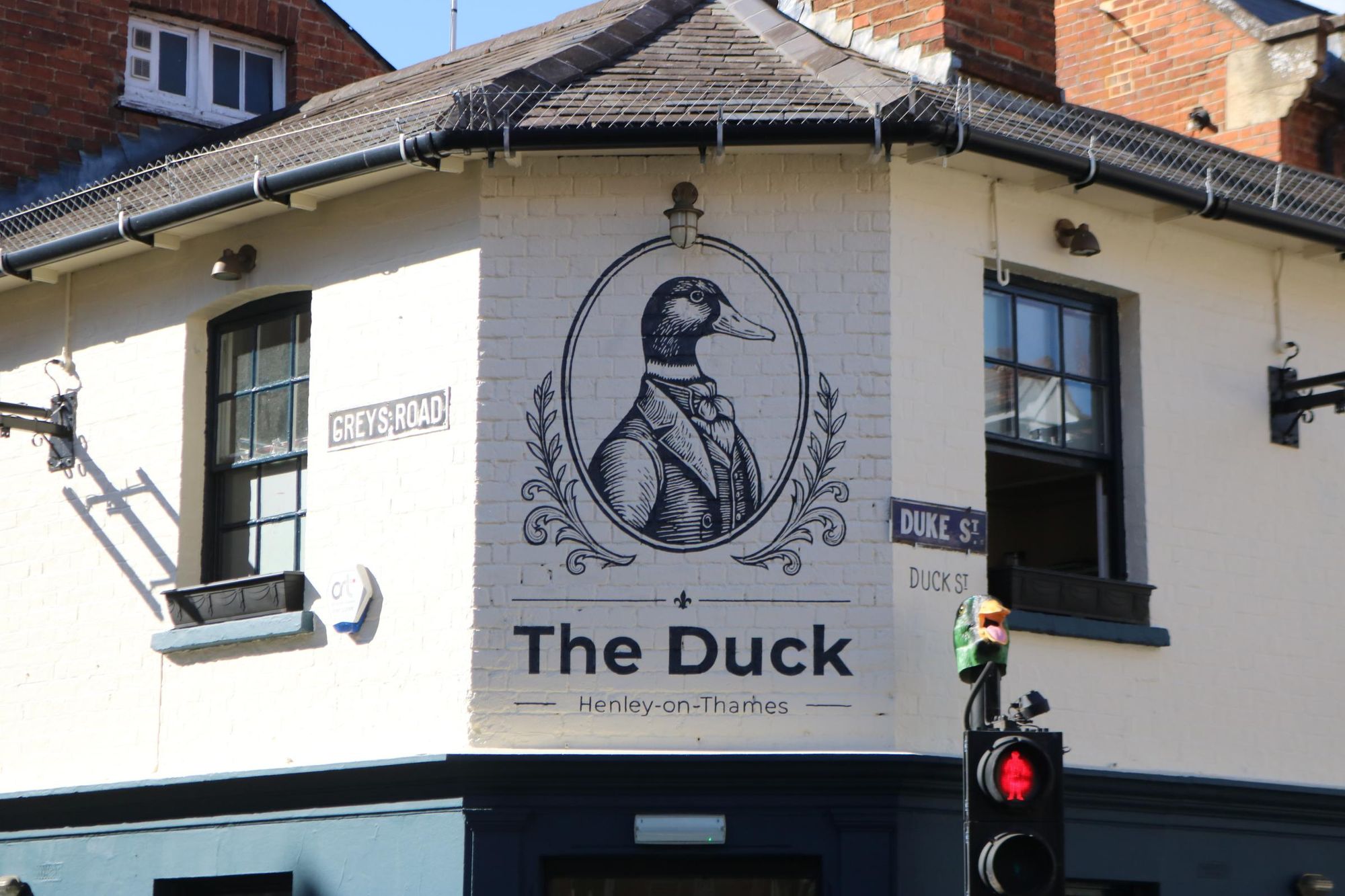 Henley - Duck - looking east Oct 2026. (Pub, External, Sign). Published on 05-10-2026