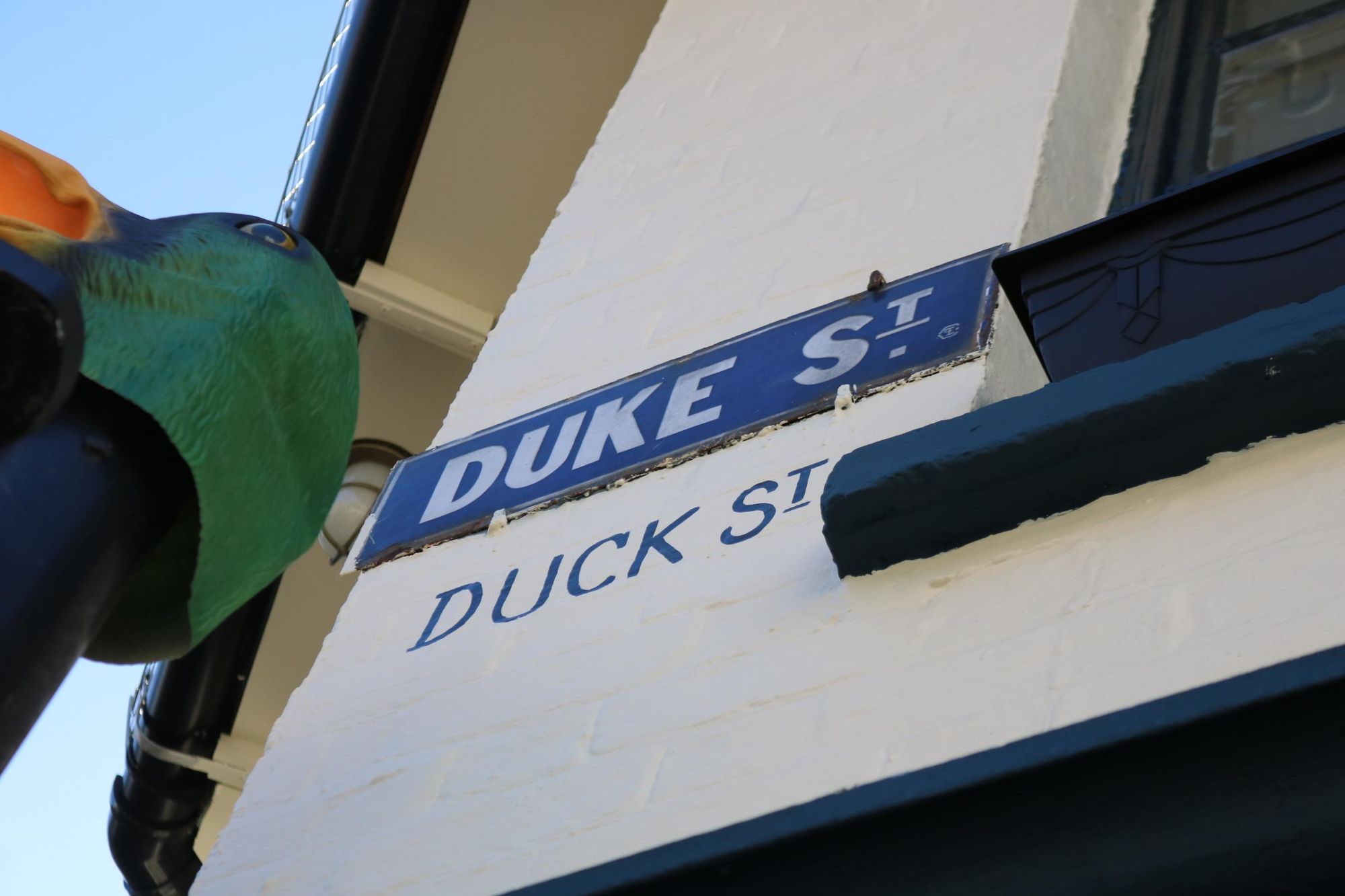 Henley - Duck - looking east Oct 2026. (Pub, External). Published on 05-10-2026